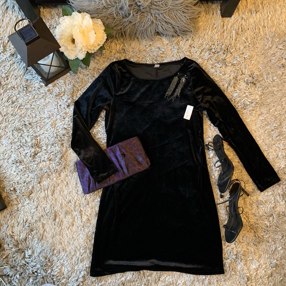 Old Navy Dresses & Skirts - 🦋3/$35🦋 Old Navy long sleeve black velvet dress